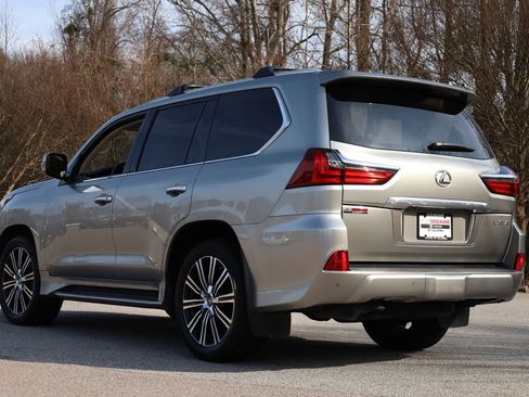 Used 2021 Lexus LX 570 4WD w/ 3rd Row & Luxury Pkg image 5