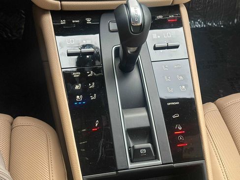 Certified 2025 Porsche Macan S image 21