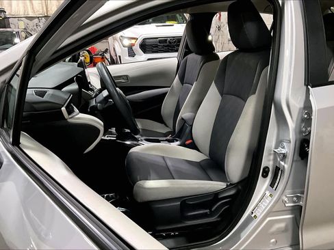 Used 2025 Toyota Corolla LE w/ Convenience Package image 9