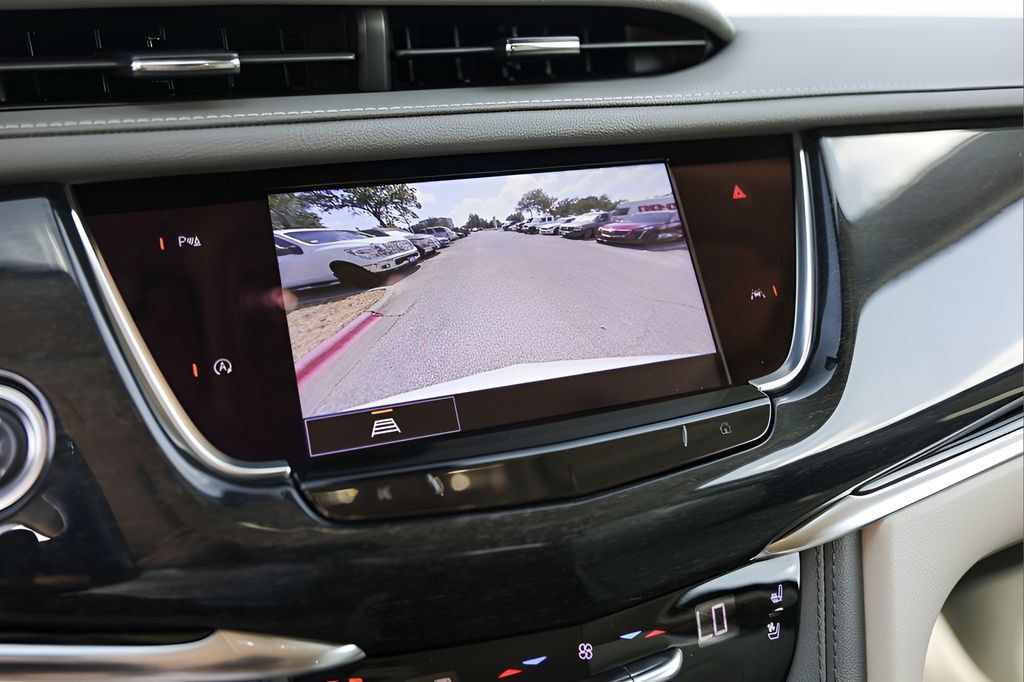 Used 2023 Cadillac XT6 Premium Luxury FWD image 17