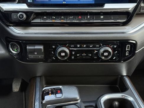 Used 2022 Chevrolet Silverado 1500 High Country w/ Technology Package image 27