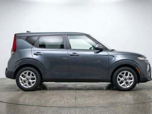 Used 2025 Kia Soul LX w/ LX Technology Package FWD image 11