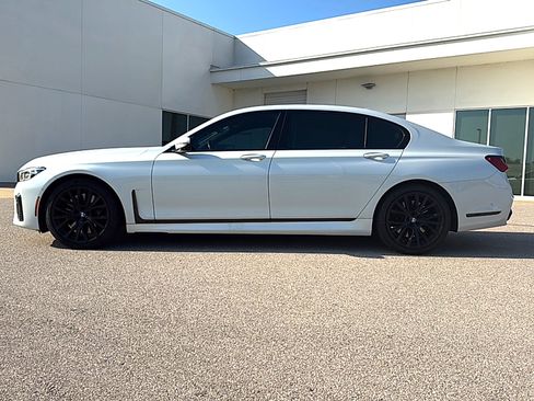 Used 2022 BMW 740i w/ Luxury Rear Seating Package RWD image 4