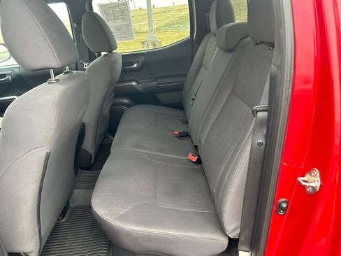 Used 2016 Toyota Tacoma TRD Sport image 26