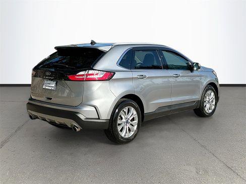 Used 2021 Ford Edge Titanium image 7