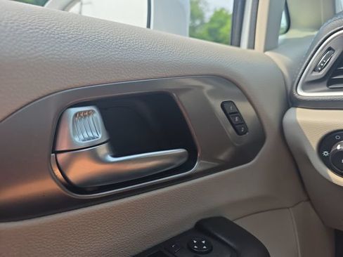 Used 2021 Chrysler Pacifica Touring-L FWD image 31