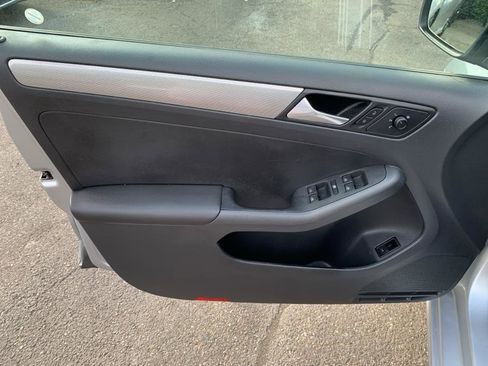 Used 2015 Volkswagen Jetta SE image 6