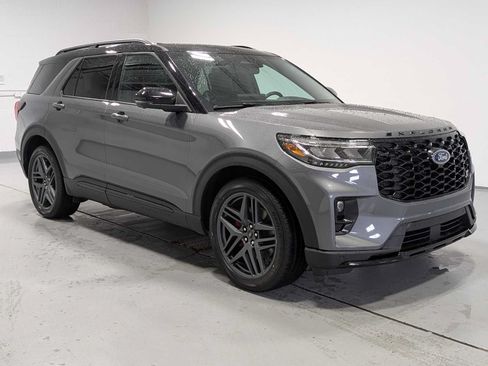 Certified 2025 Ford Explorer ST AWD/4WD image 6