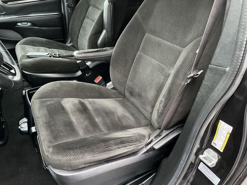 Used 2016 Dodge Grand Caravan SE FWD image 14