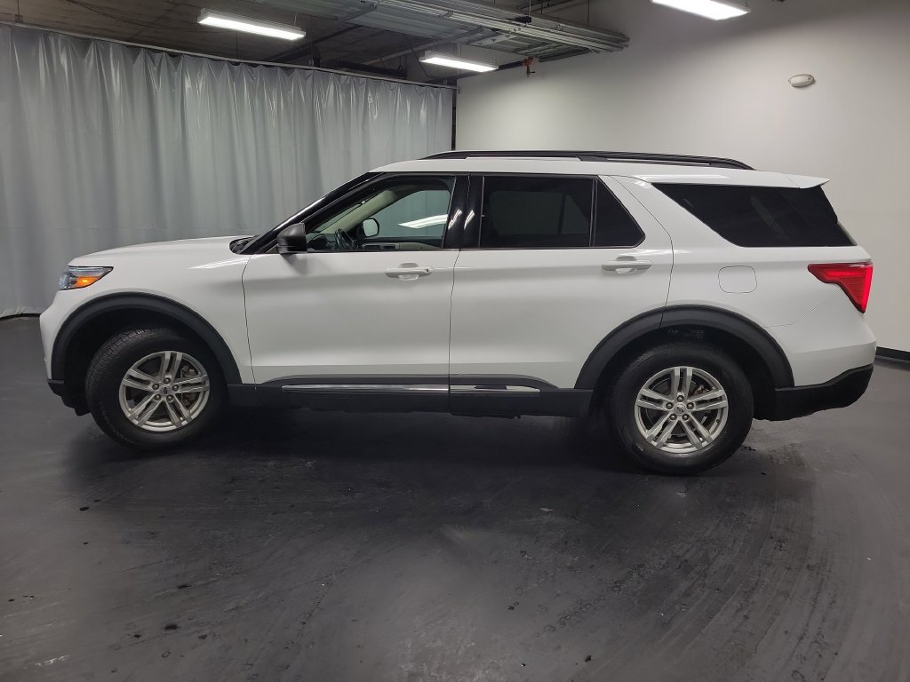 Used 2023 Ford Explorer XLT w/ Equipment Group 202A RWD image 5