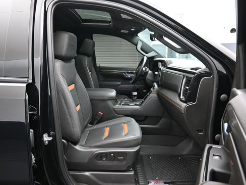 Used 2023 GMC Sierra 1500 AT4 w/ Technology Package AWD/4WD image 13