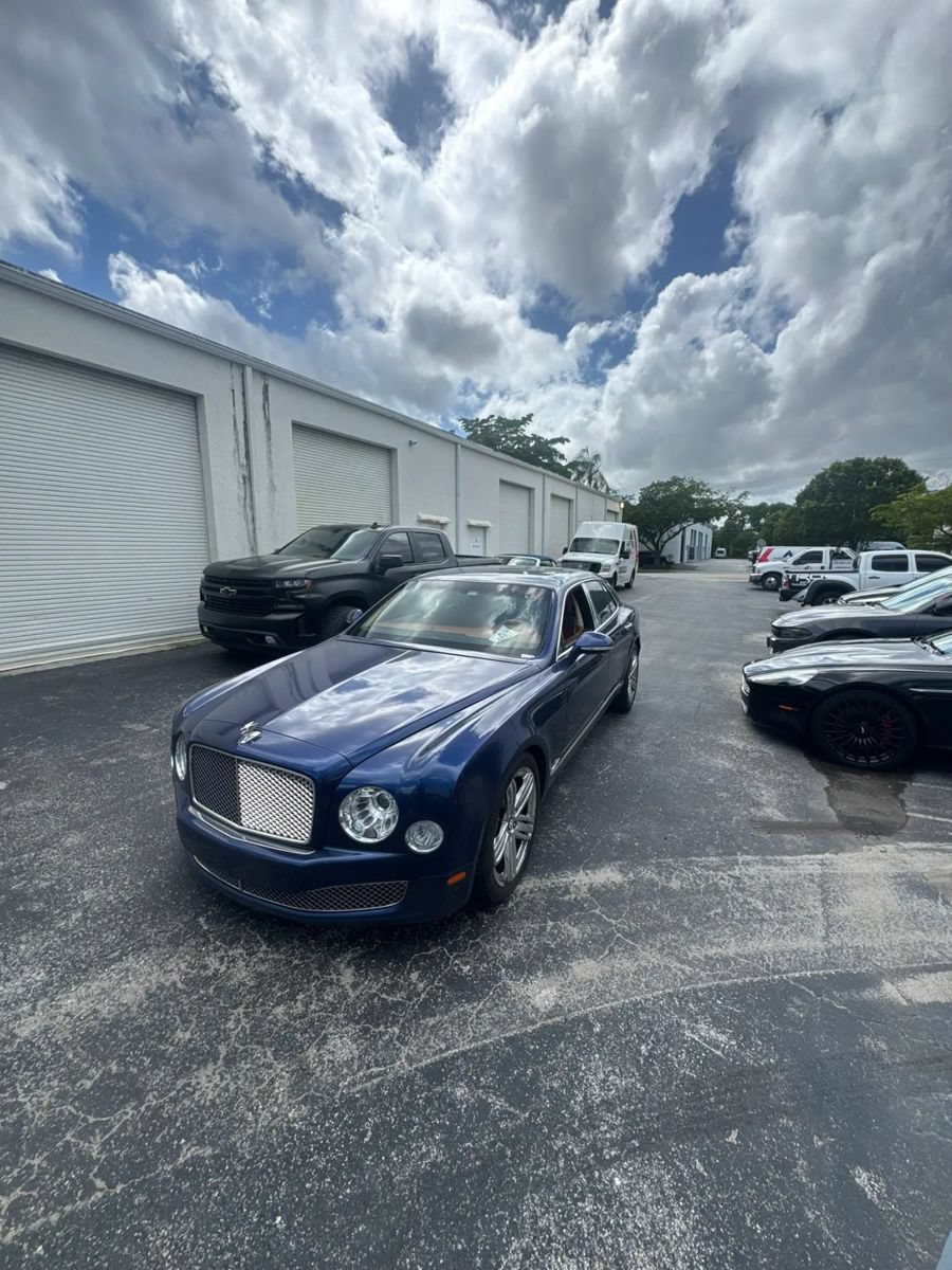 Used 2014 Bentley Mulsanne RWD image 1