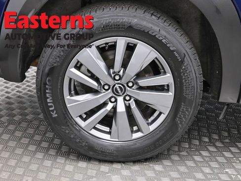 Used 2025 Nissan Pathfinder SV FWD image 31