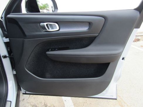 Used 2022 Volvo XC40 P8 Recharge Plus image 20