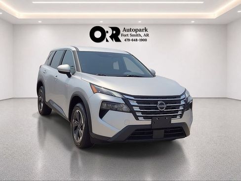 Used 2025 Nissan Rogue SV FWD image 1