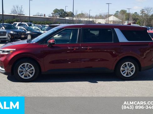 Used 2024 Kia Carnival LX image 10