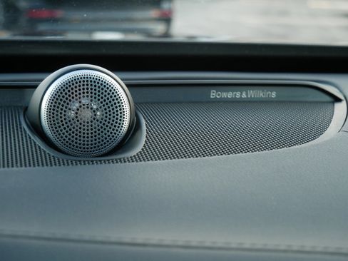 Certified 2023 Volvo XC90 B6 Ultimate w/ Lounge Package image 28