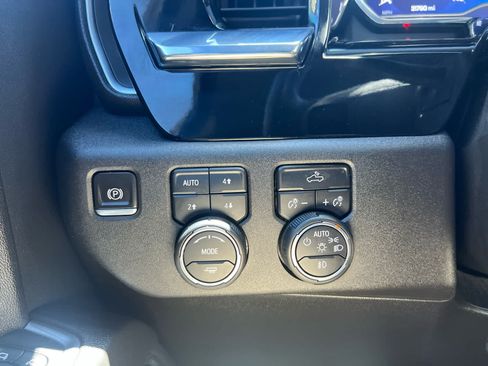 Used 2024 Chevrolet Silverado 1500 RST w/ Z71 Off-Road Package AWD/4WD image 14