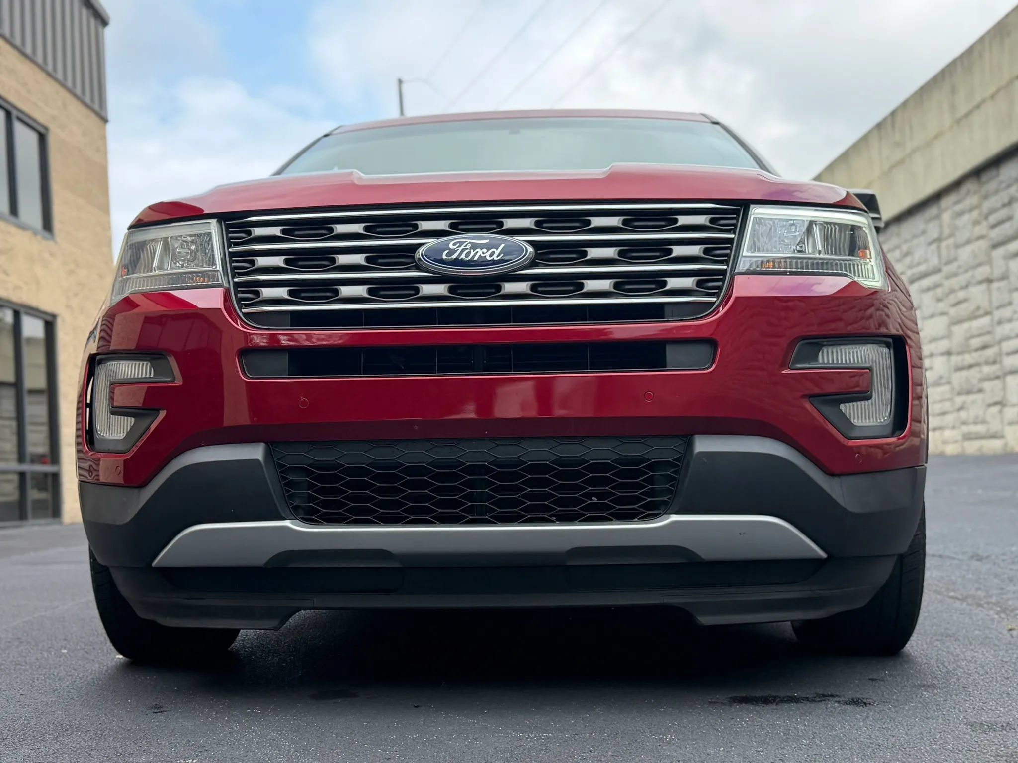 Used 2017 Ford Explorer XLT w/ Equipment Group 202A FWD image 38