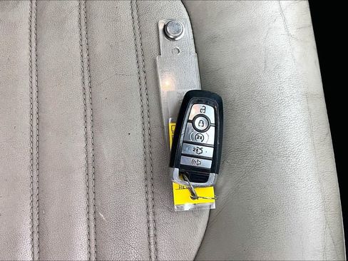 Used 2017 Ford Fusion Energi SE image 12