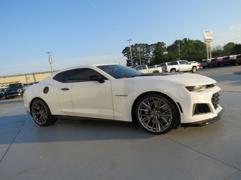 Used 2022 Chevrolet Camaro ZL1 image 6