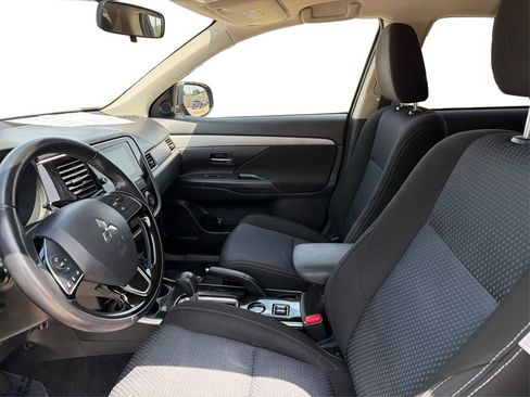 Used 2018 Mitsubishi Outlander SE FWD image 10