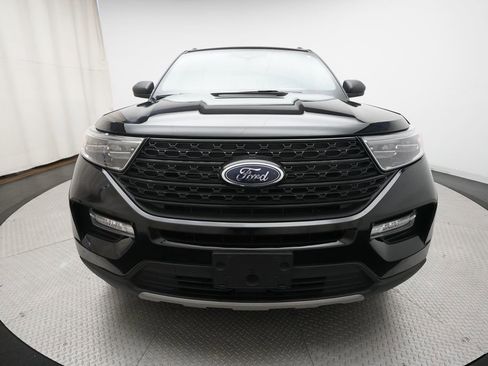 Used 2023 Ford Explorer XLT AWD/4WD image 11
