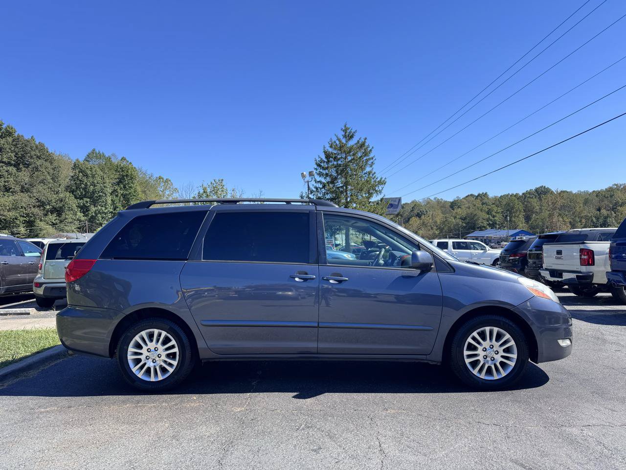 Used 2009 Toyota Sienna XLE Limited FWD image 4