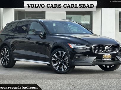 New 2025 Volvo V60 B5 Cross Country Ultra w/ Protection Package Premier