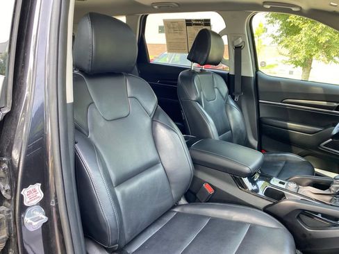 Used 2025 Kia Telluride S AWD/4WD image 32