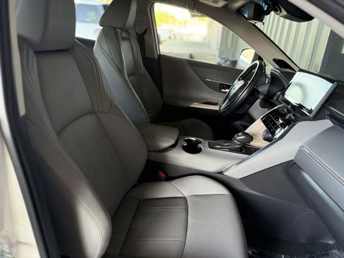 Used 2021 Toyota Venza Limited image 18