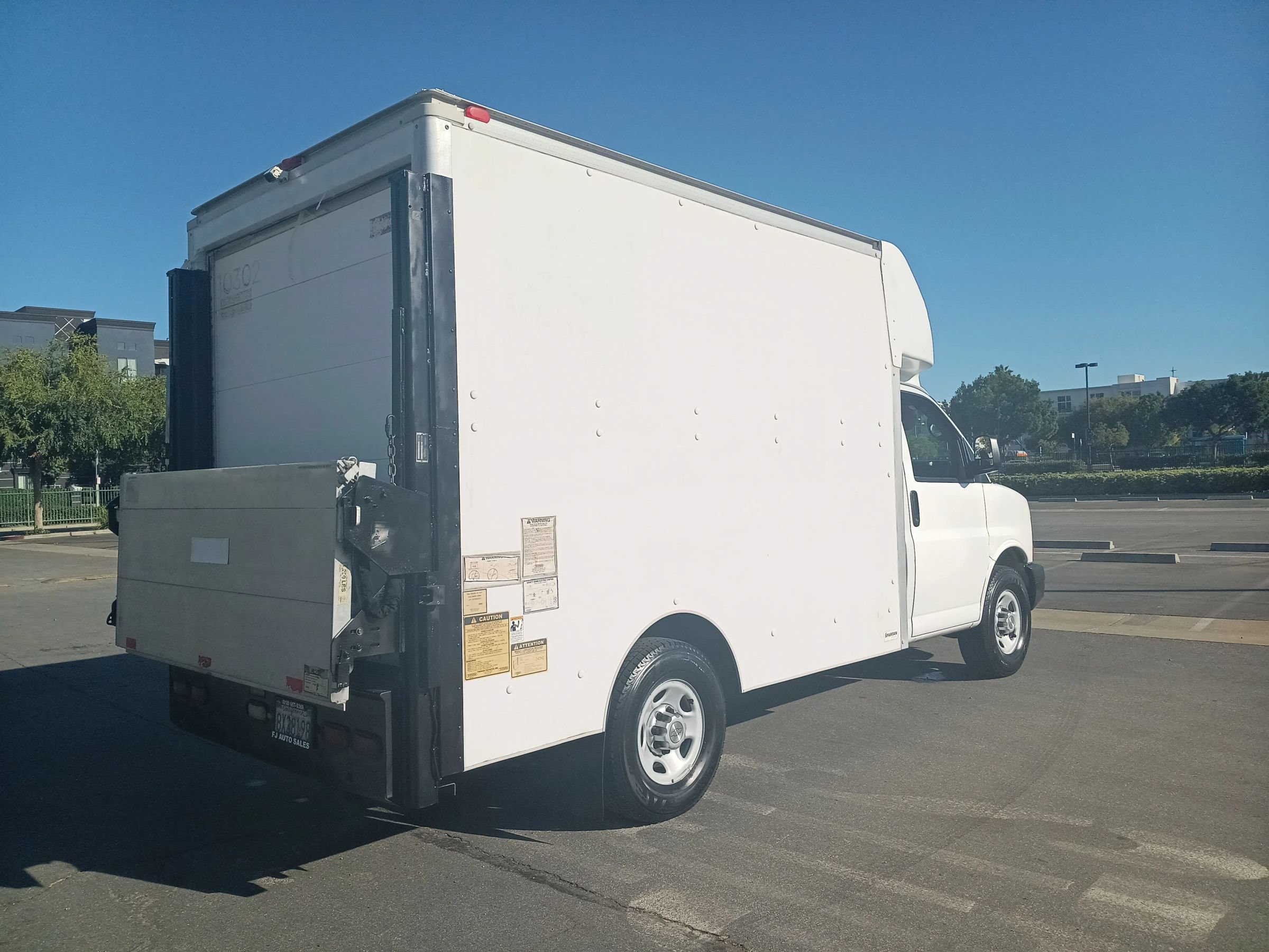 Used 2010 Chevrolet Express 3500 RWD image 9