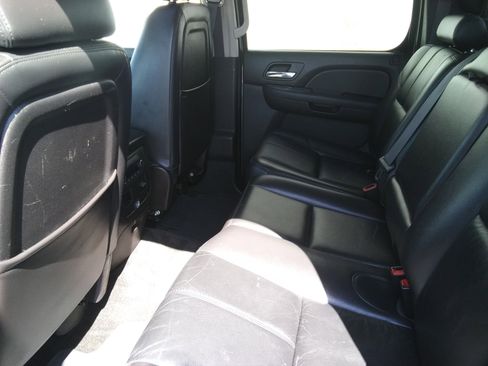 Used 2011 Chevrolet Avalanche LT image 8