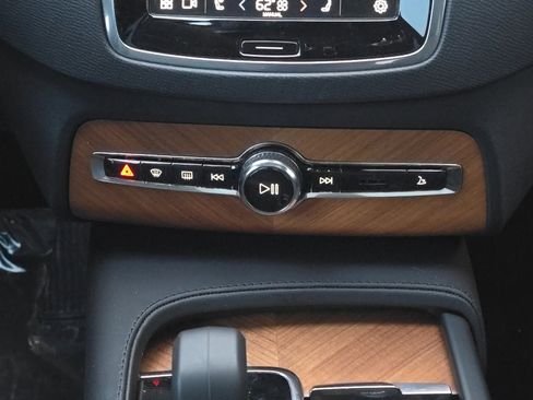 Certified 2024 Volvo XC90 B6 Plus w/ Protection Package Premier image 18