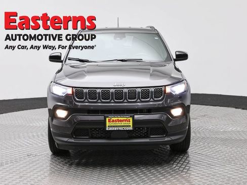 Used 2024 Jeep Compass Latitude AWD/4WD image 2