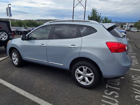 Used 2011 Nissan Rogue SV w/ Premium Pkg FWD image 3