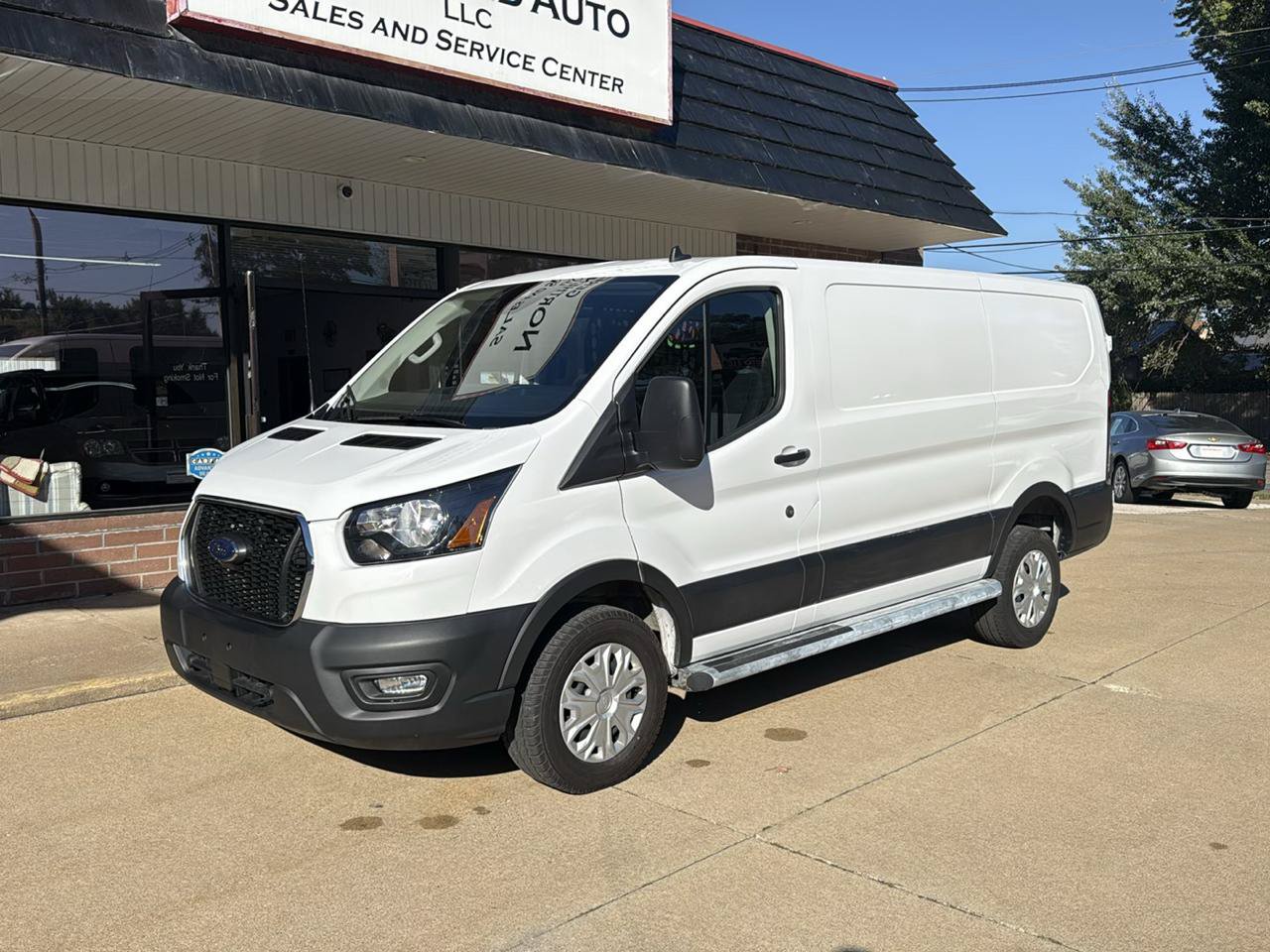 Used 2025 Ford Transit 250 Low Roof w/ Exterior Upgrade Package RWD image 2