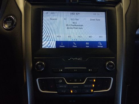 Used 2020 Ford Fusion SE AWD/4WD image 25
