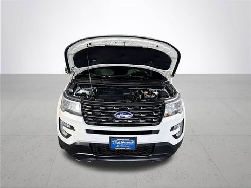 Used 2017 Ford Explorer XLT w/ Equipment Group 202A AWD/4WD image 23