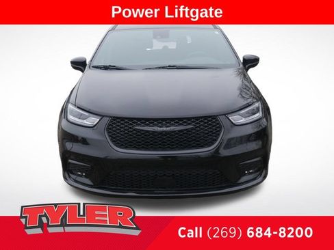 Used 2025 Chrysler Pacifica Limited FWD image 2
