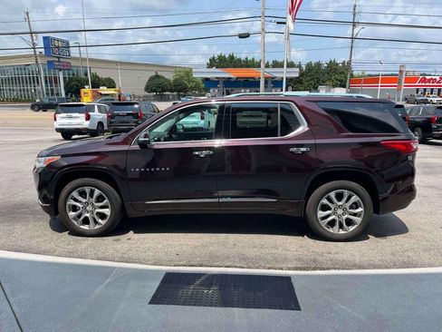 Certified 2021 Chevrolet Traverse Premier w/ LPO, Black Accent Package AWD/4WD image 6