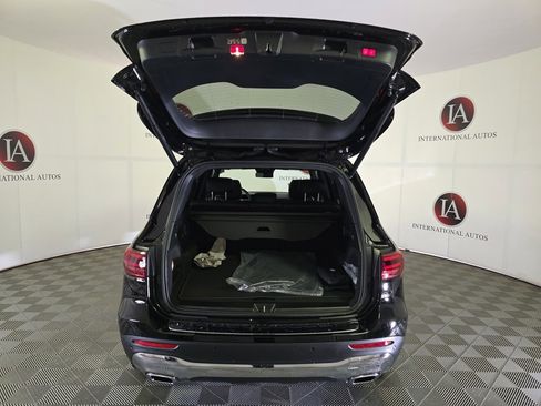Used 2025 Mercedes-Benz GLB 250 4MATIC image 8