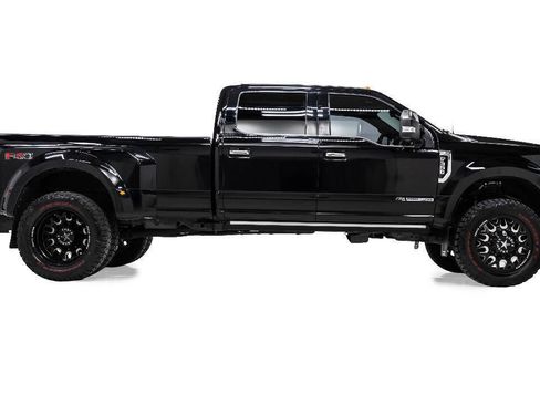 Used 2017 Ford F350 Platinum w/ Platinum Ultimate Package AWD/4WD image 5