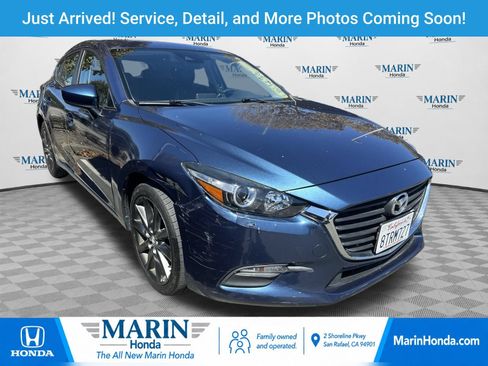 Used 2018 MAZDA MAZDA3 Touring FWD image 1