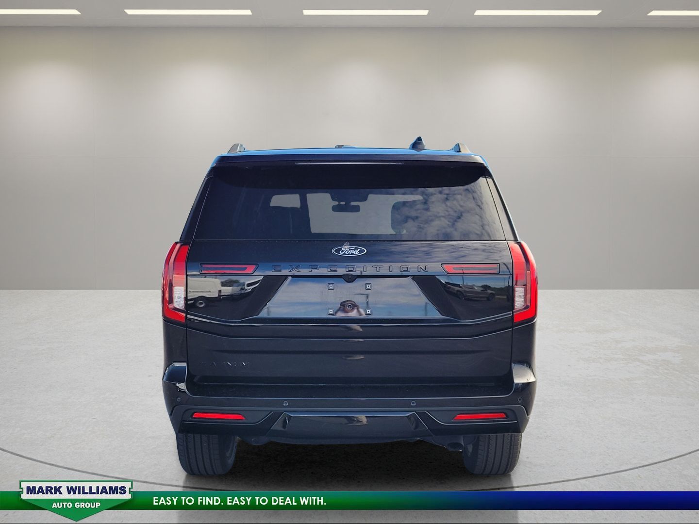 Used 2025 Ford Expedition Platinum w/ Stealth Performance Package AWD/4WD image 5