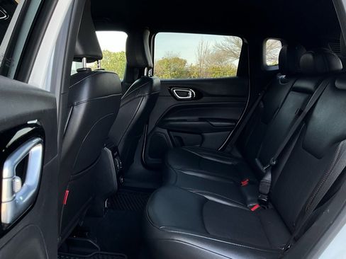 Used 2025 Jeep Compass Trailhawk image 11