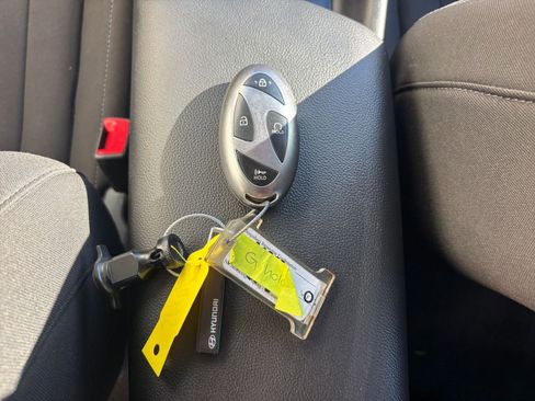 Used 2025 Hyundai Elantra SEL image 22