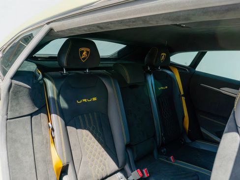 Used 2024 Lamborghini Urus Performante AWD/4WD image 15
