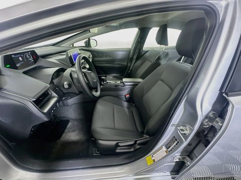 Used 2025 Toyota Prius LE FWD image 13