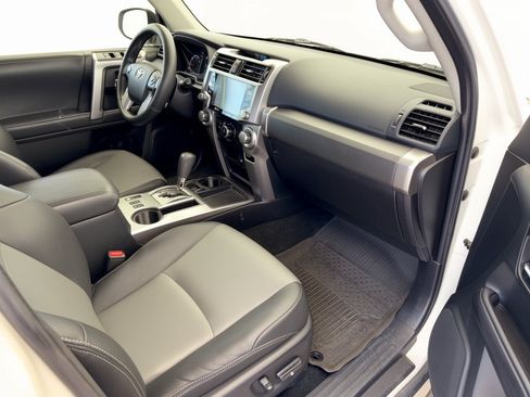 Used 2022 Toyota 4Runner SR5 Premium w/ Moonroof Package RWD image 30